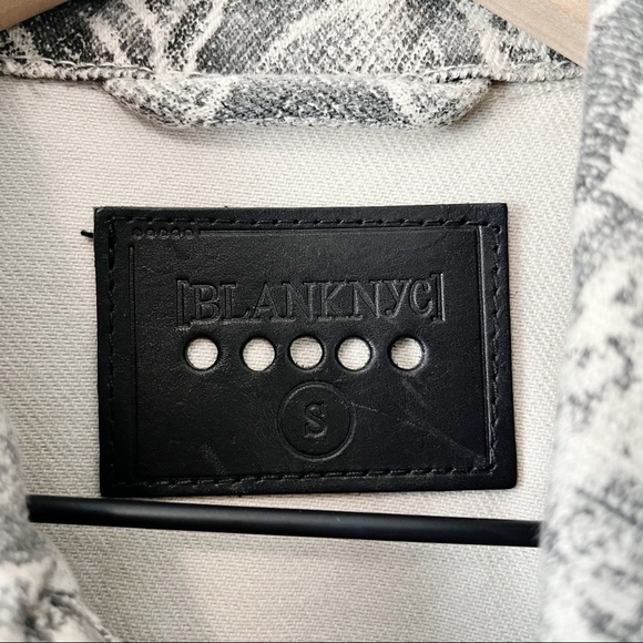 🐍 BLANKNYC Snake Along Python Print Denim Jacket Button Front Size Small - Picture 11 of 13